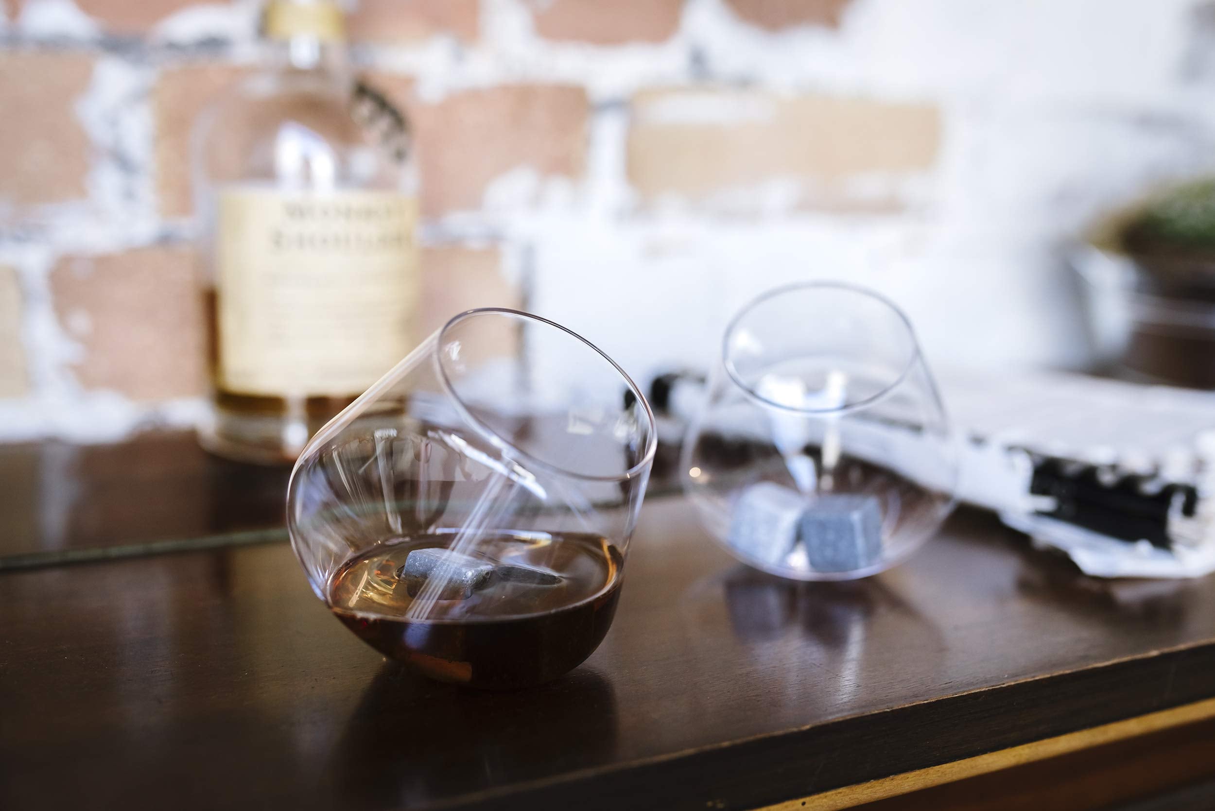 Gentlemen's Hardware: Rocking Whisky Glasses (Set of 2)